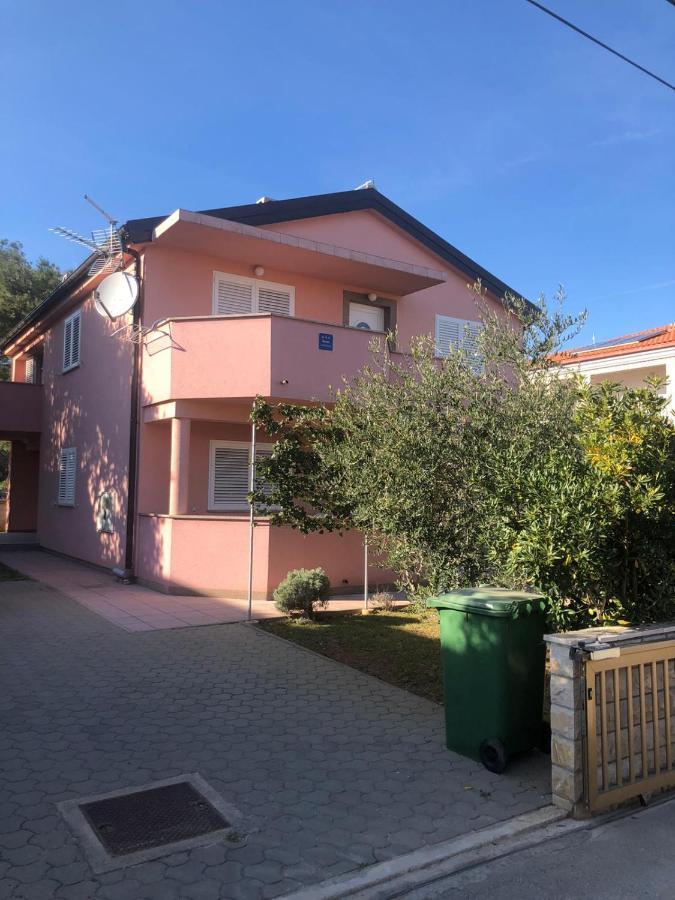 Apartment Milka Vir Εξωτερικό φωτογραφία