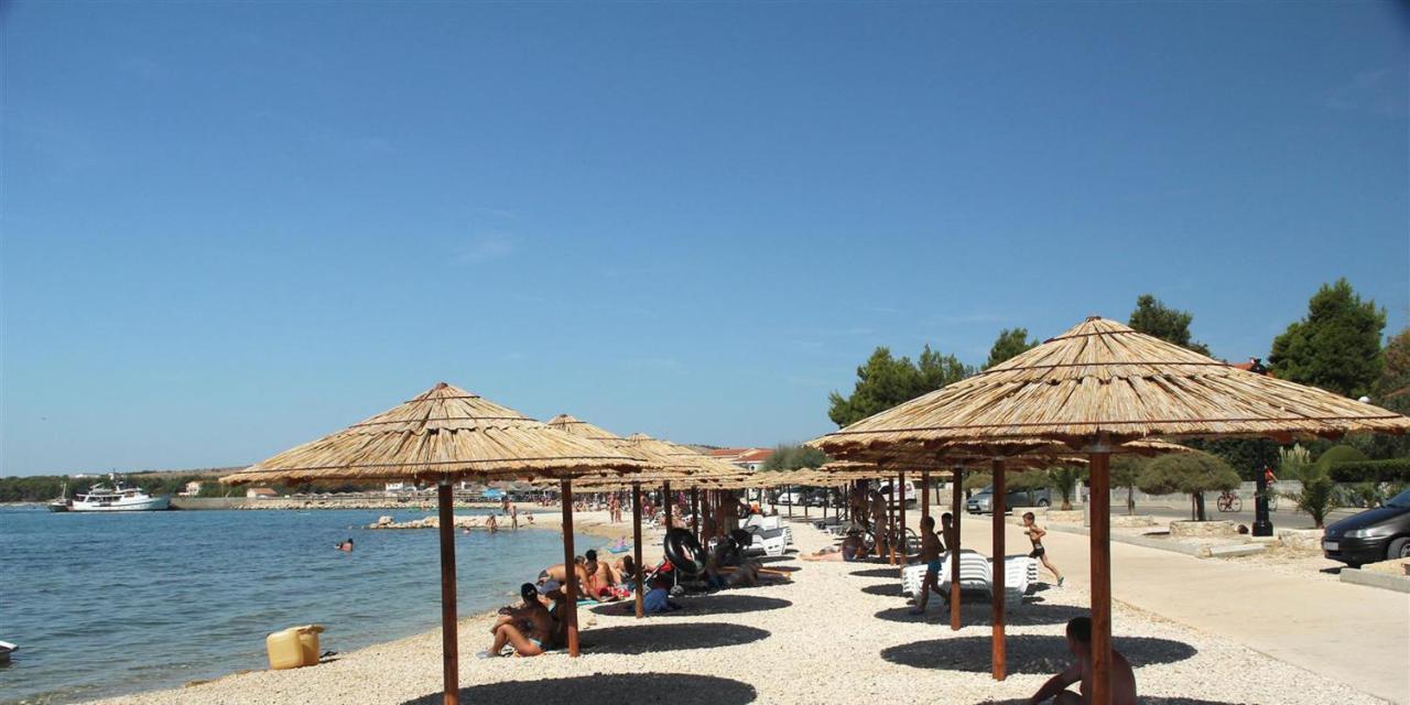 Apartment Milka Vir Εξωτερικό φωτογραφία