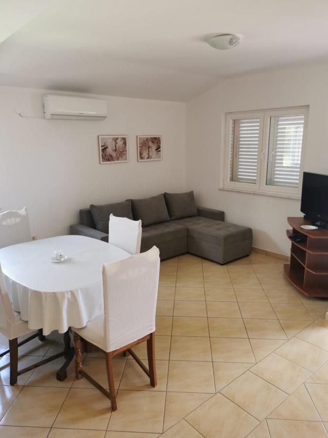 Apartment Milka Vir Εξωτερικό φωτογραφία